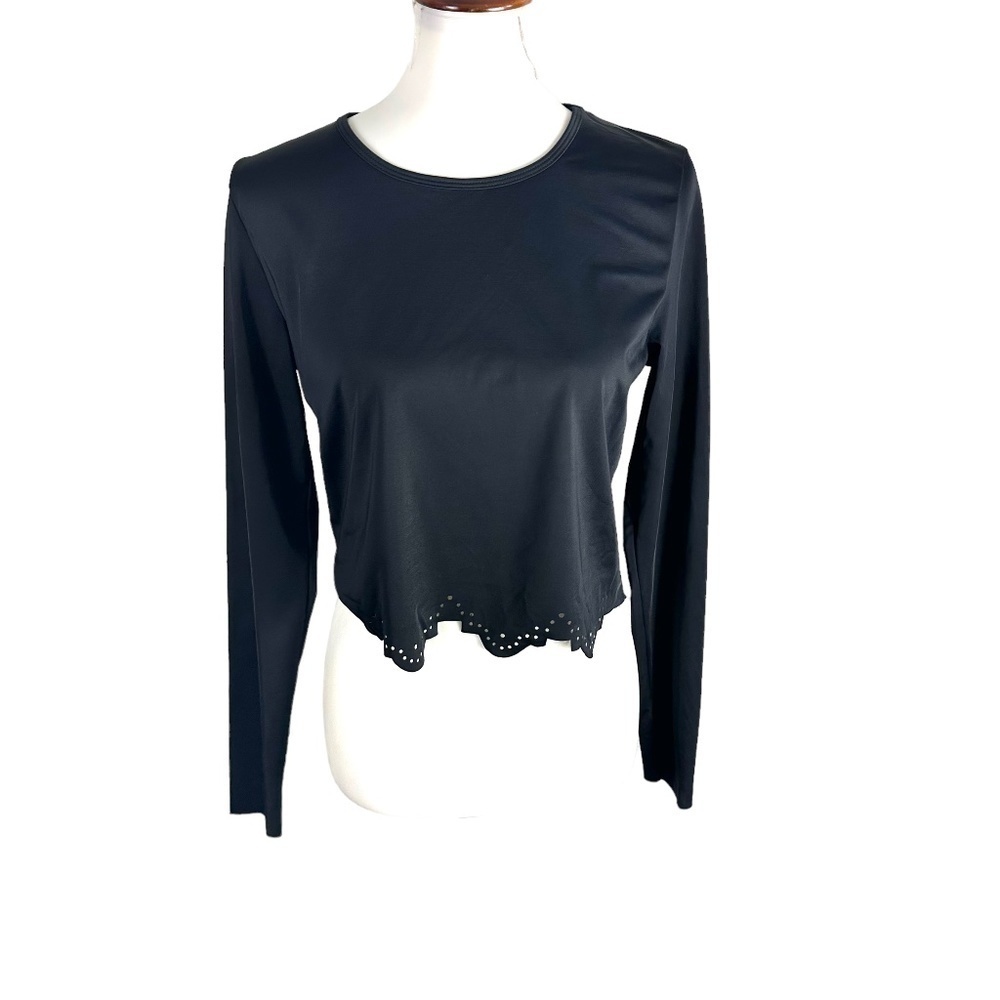 Beyond Yoga Cruz Scalloped Cropped Long Sleeve Top in Black SZ L